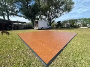 465x465mm Outdoor Waterproof Portable Seamless Light Brown Cam-lock 4×4 Anti-Slip Vinyl Flooring Dance Floor for Weddings