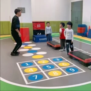 Customized Design Pattern Modern Gym Sports Flooring Roll Non Slip Wear Resistant PVC Vinyl Flooring for Supermarket Use