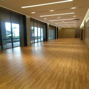 Enlio PVC Sports Flooring Oak Wood Grain Anti Slip Surface Shock Absorben for Amateur Basketball Courts Gyms School Sports