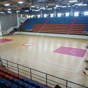 Enlio PVC Sports Flooring Wood Grain Surface Anti Slip Durable for Amateur Basketball Courts & Gym Use