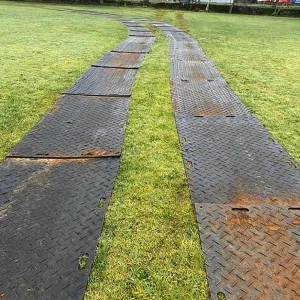 Ground Protection Mats For Site Access 4×8 FT 12-20mm Thick Textured Surface HDPE UV Resistant Cutting Service Free Sample