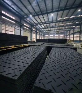HDPE UHMWPE Ground Protection Mat Anti-Slip Temporary Road Mat 15-40mm Thick for Construction Equipment