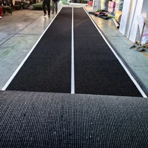 High Density Synthetic Grass Fitness Training Running Track PP PE Custom Size 2x10M 2X15M 2X20M Black Gym Turf