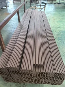High Quality Modern Anti Slip Outdoor Waterproof Fireproof WPC Decking Co Extruded Solid Wood Plastic Composite Garden Park