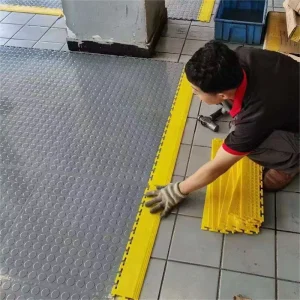 Interlocking Anti-Slip Heavy-Duty PVC Garage Floor Tiles Easy-Clean