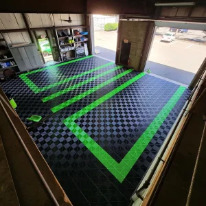 Modular Colorful Interlocking Industrial Plastic Garage Floor Tiles for Car Detailing Shops and Workshops