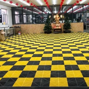 Modular Interlocking Industrial Plastic Garage Floor Tiles for Automotive Detailing Shops and Workshops