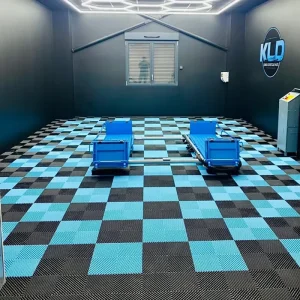 Multi-Purpose Hollow PP Plastic Interlocking Drain Mat for Auto Garages, Car Washes, Parking, and Equipment Storage