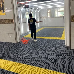 Non-Slip Building Material Interlocking Flooring 400mm for Garage and Warehouse PVC Plastic Floor Tile