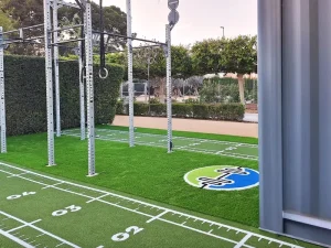 Polyethylene Fitness Gym Flooring, Thick Black Artificial Grass Carpet for Sled Tracks, Custom Logo