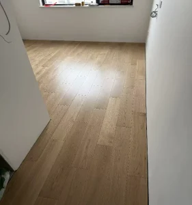 Solid Hardwood Oak Flooring Long Wide Plank Brown Premium Wide Board Natural Grain Luxury Interior Flooring