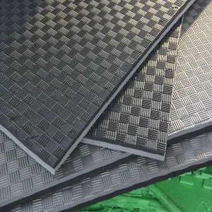 Spliced Foam Protective Floor Mat for Large-Scale Game Programs