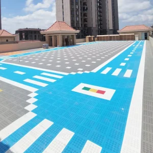 Waterproof Interlocking Polypropylene Sport Floor Tiles Portable Outdoor Artificial Grass with Easy-Clean Drainage